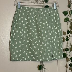 Chic Floral Mini Skirt in Green